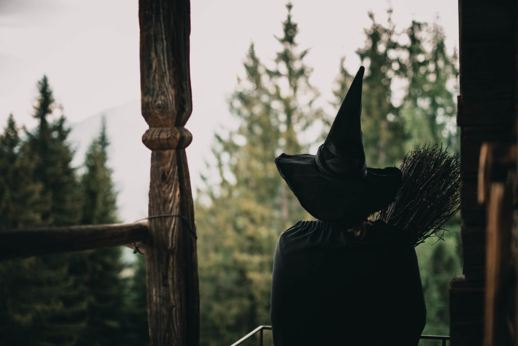 Am Balkon der Hexerei