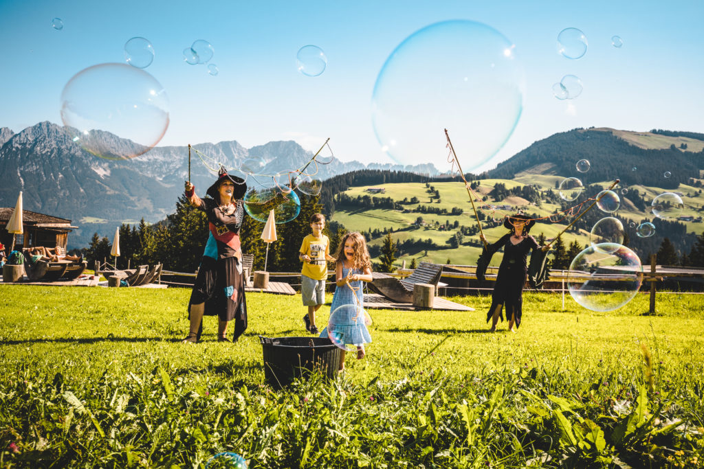 Riesenseifenblasen in der Hexerei